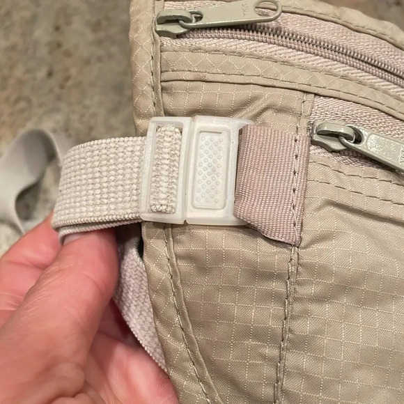 Eagle creek adjustable fanny pack - Picture 12 of 12